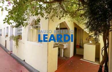 Imagem: A casa possui 3 Dormitórios, 3 Banheiros, 2 Vagas na garagem