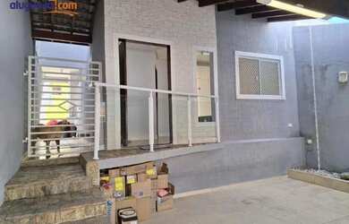 Imagem: A casa possui 3 Dormitórios, 4 Banheiros, 2 Vagas na garagem