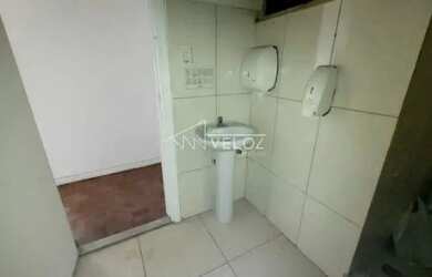 Imagem: O depósito possui 44m² de Área e está localizado em Centro