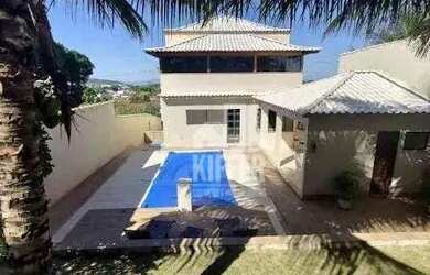 Imagem: A casa possui 4 Dormitórios, 2 Banheiros, 2 Vagas na garagem