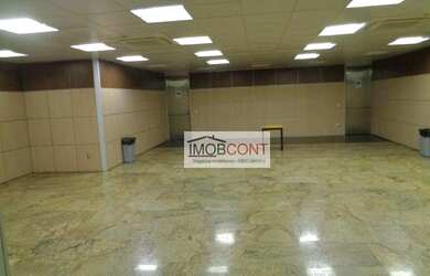 Imagem: O depósito possui 5 Vagas na garagem e 610m² de Área e está