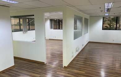 Imagem: O depósito possui 2 Vagas na garagem, 107-0m² de Área e está