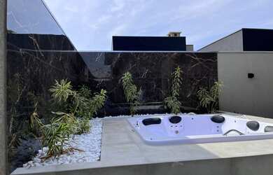 Imagem: A casa em condomínio possui 3 Dormitórios, 3 Banheiros, 4