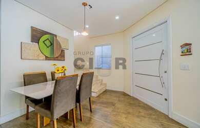 Imagem: A casa possui 3 Dormitórios, 3 Banheiros, 3 Vagas na garagem