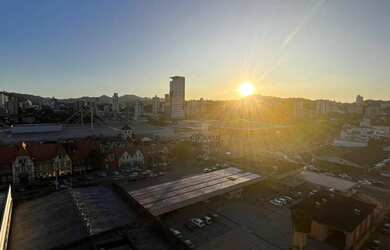 Imagem: O apartamento possui 2 Dormitórios, 1 Banheiro, 2 Vagas na