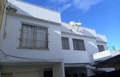 Imagem: A casa possui 2 Dormitórios, 1 Banheiro, 240m² de Área e