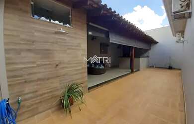 Imagem: A casa em condomínio possui 3 Dormitórios, 2 Banheiros, 2