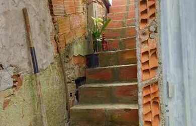 Imagem 6: Vendo um pedaço de terra de fundo com uma laje