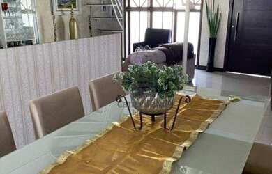 Imagem: A casa possui 3 Dormitórios, 3 Banheiros, 2 Vagas na garagem