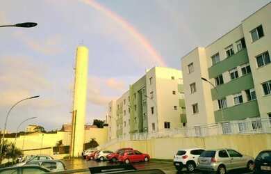 Imagem: O apartamento possui 2 Dormitórios, 1 Banheiro, 1 Vaga na garagem