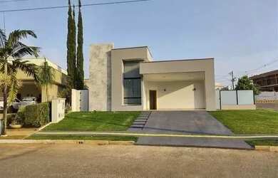 Imagem: A casa possui 3 Dormitórios, 4 Banheiros, 4 Vagas na garagem