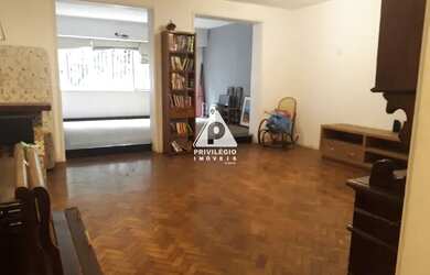 Imagem: O apartamento possui 3 Dormitórios, 2 Banheiros, 1 Vaga na