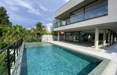 Imagem: A casa em condomínio possui 5 Dormitórios, 5 Banheiros, 5