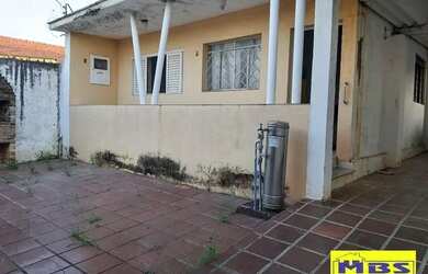 Imagem: A casa possui 2 Dormitórios, 1 Banheiro, 2 Vagas na garagem