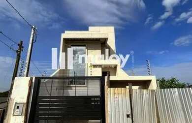 Imagem: A casa possui 3 Dormitórios, 4 Banheiros, 2 Vagas na garagem