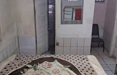 Imagem: A kitnet possui 1 Dormitório, 1 Banheiro, 1 Vaga na garagem