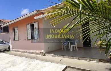 Imagem: A casa possui 2 Dormitórios, 1 Banheiro, 2 Vagas na garagem