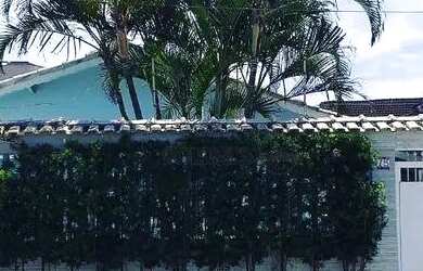 Imagem: A casa possui 4 Dormitórios, 3 Banheiros, 5 Vagas na garagem