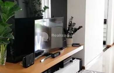 Imagem: A casa possui 3 Dormitórios, 5 Banheiros, 2 Vagas na garagem