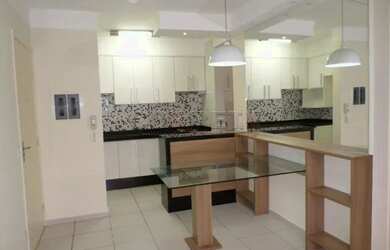 Imagem: O apartamento possui 2 Dormitórios, 1 Banheiro, 1 Vaga na garagem