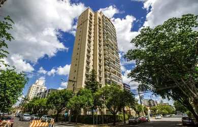 Imagem: O apartamento possui 3 Dormitórios, 1 Banheiro, 4 Vagas na