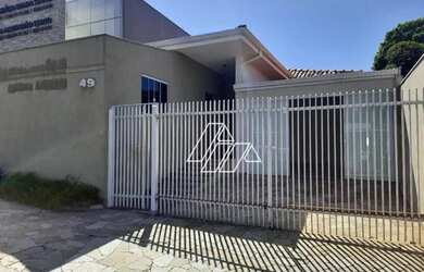 Imagem: A casa possui 3 Dormitórios, 3 Banheiros, 2 Vagas na garagem