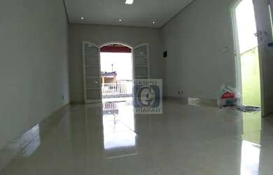 Imagem: A casa possui 3 Dormitórios, 2 Banheiros, 2 Vagas na garagem