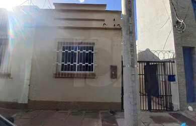 Imagem: A casa possui 1 Dormitório, 1 Banheiro e 70m² de Área e está