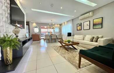 Imagem: A casa possui 3 Dormitórios, 5 Banheiros, 5 Vagas na garagem