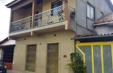 Imagem: A casa possui 2 Dormitórios, 3 Banheiros, 2 Vagas na garagem