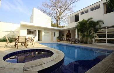 Imagem: Casa para venda tem 535 metros quadrados com 8 quartos em Planalto