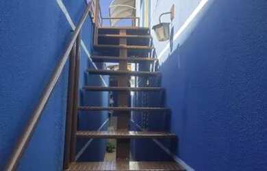 Imagem: A casa possui 3 Dormitórios, 2 Banheiros, 1 Vaga na garagem