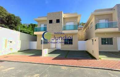 Imagem: A casa possui 3 Dormitórios, 2 Banheiros, 2 Vagas na garagem