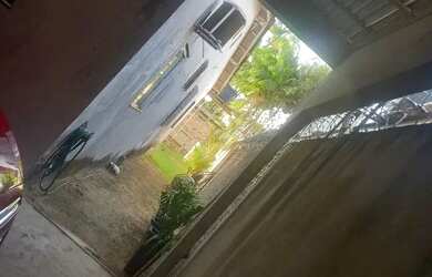 Imagem: A casa possui 3 Dormitórios, 1 Banheiro, 2 Vagas na garagem