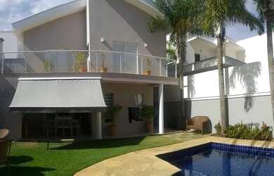 Imagem: A casa em condomínio possui 4 Dormitórios, 5 Banheiros, 4