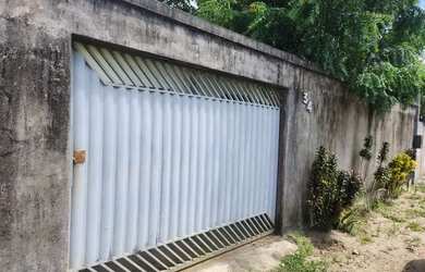 Imagem: A casa possui 3 Dormitórios, 1 Banheiro, 1 Vaga na garagem