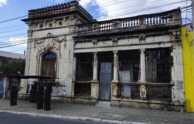 Imagem: O terreno possui 4998m² de Área e está localizado em Glória