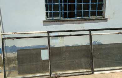 Imagem 1: portas de vidros para lojas