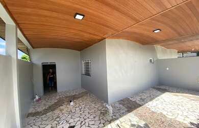 Imagem: A casa possui 2 Dormitórios, 2 Banheiros, 1 Vaga na garagem