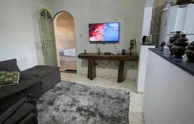 Imagem: A casa possui 3 Dormitórios, 2 Banheiros, 2 Vagas na garagem