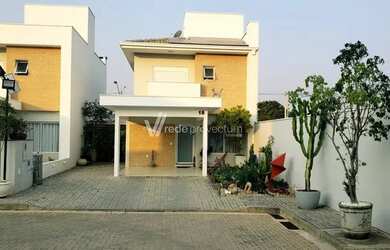 Imagem: A casa em condomínio possui 2 Dormitórios, 5 Banheiros, 4