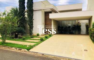 Imagem: A casa em condomínio possui 3 Dormitórios, 4 Banheiros, 4