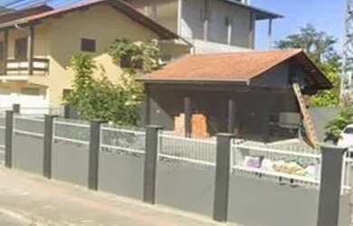 Imagem: A casa possui 2 Dormitórios e 250m² de Área e está localizado