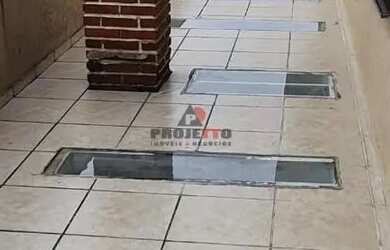 Imagem: O depósito possui 2 Vagas na garagem, 198m² de Área e está