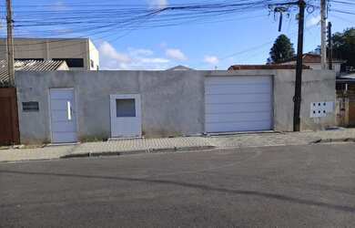 Imagem: A casa possui 1 Dormitório, 1 Banheiro, 1 Vaga na garagem