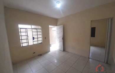 Imagem: A casa possui 2 Dormitórios, 1 Banheiro, 1 Vaga na garagem