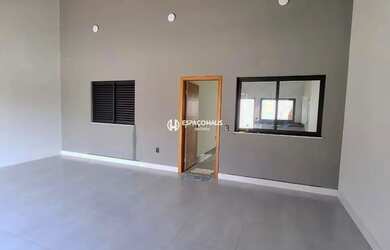 Imagem: A casa possui 2 Dormitórios, 1 Banheiro, 2 Vagas na garagem