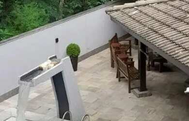 Imagem: A casa em condomínio possui 4 Dormitórios, 3 Banheiros, 1