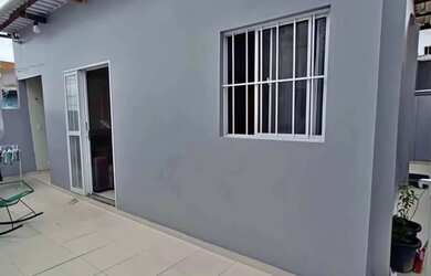 Imagem: A casa possui 3 Dormitórios, 2 Banheiros, Imóvel novo e está