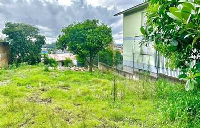 Imagem: O terreno à venda possui e está localizado em Bela Vista